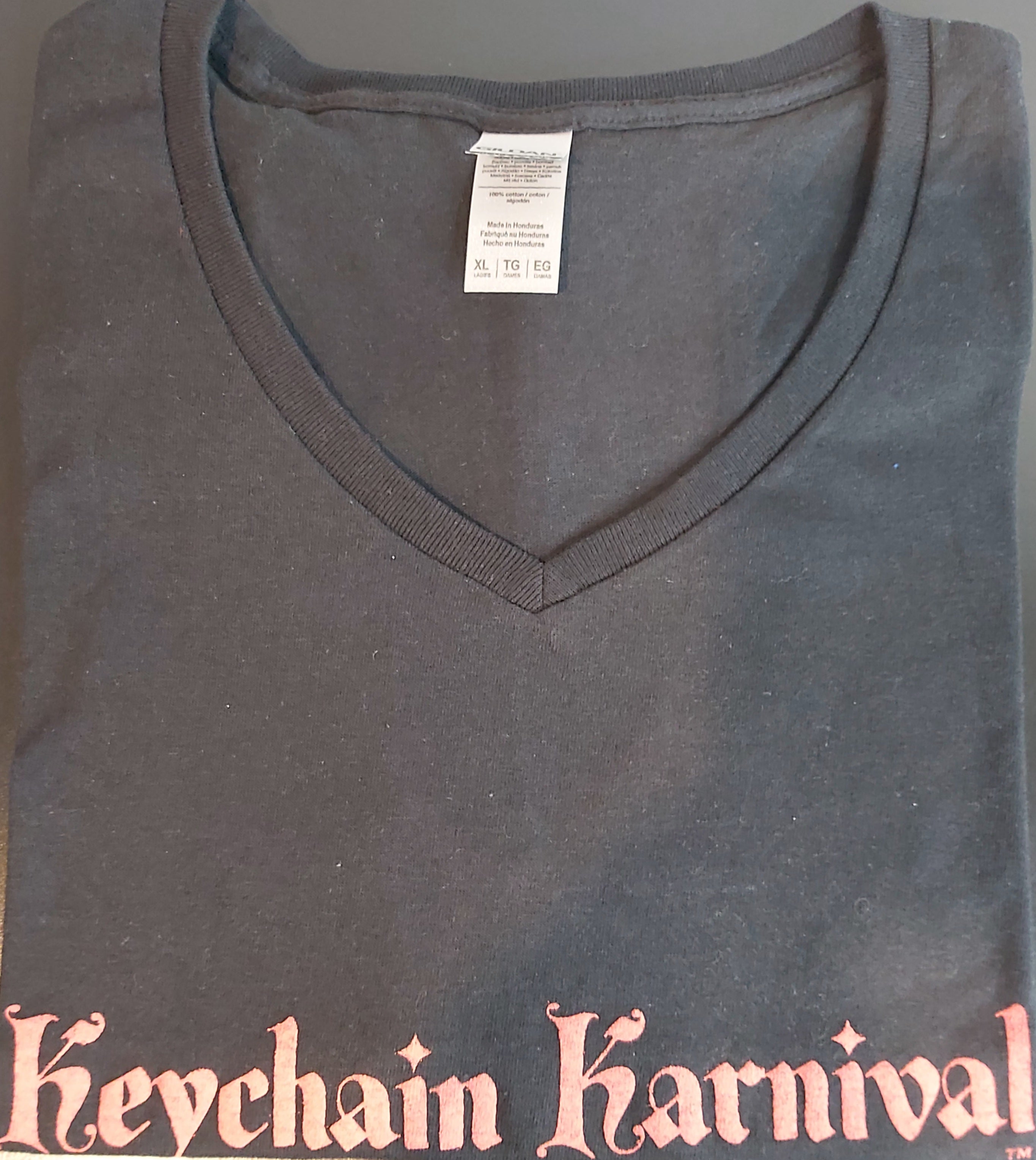 Keychain Karnival T-shirt - Puff Print - V-Neck