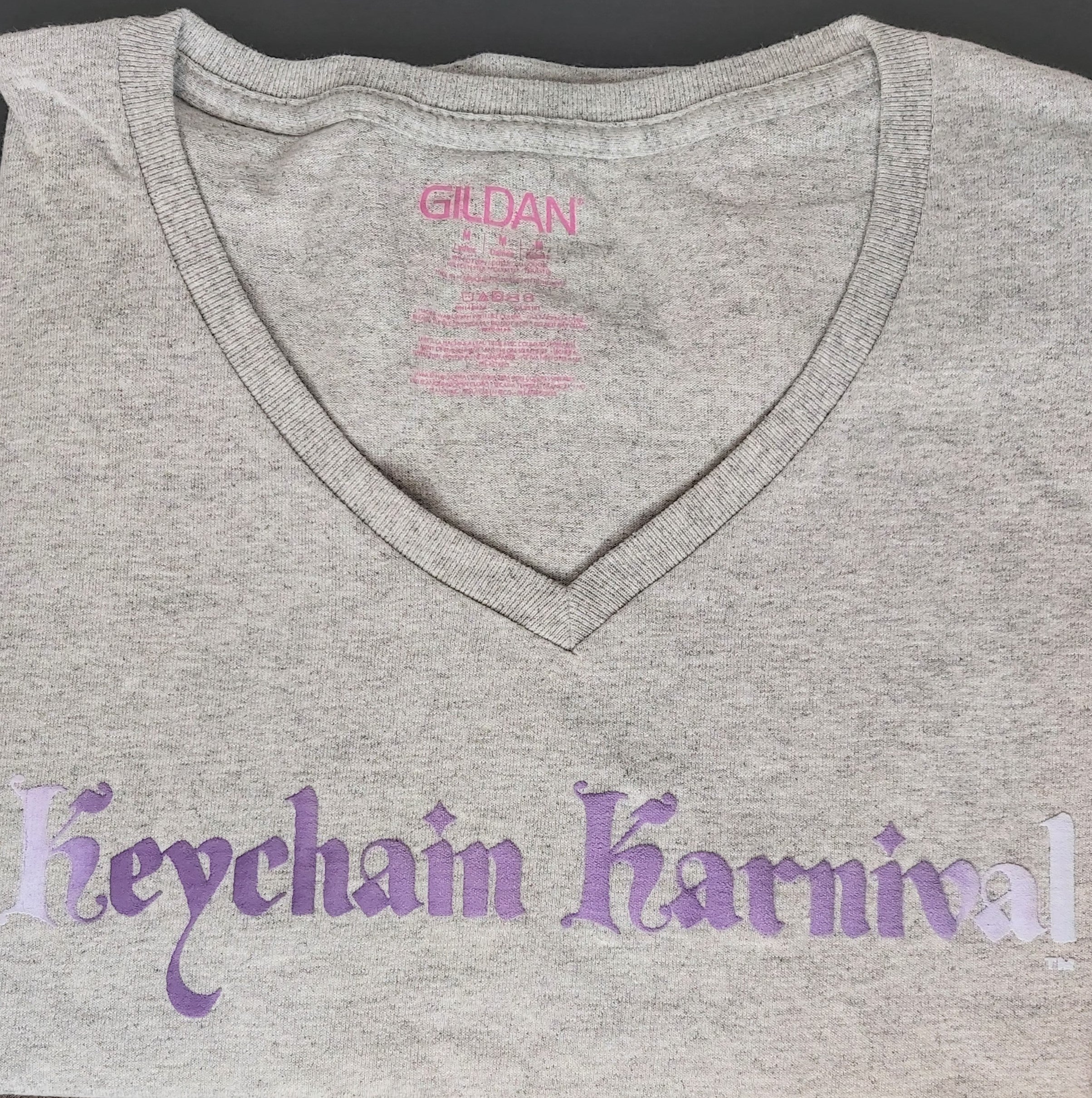 Keychain Karnival T-shirt - Puff Print - V-Neck